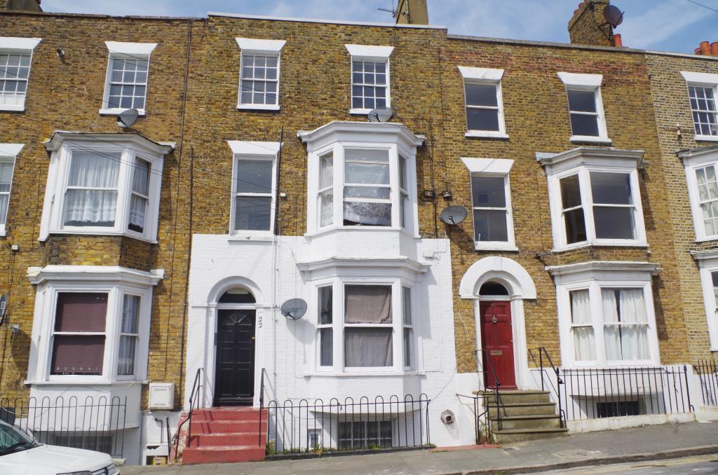Lot: 46 - FREEHOLD BLOCK OF FOUR FLATS - Photo Taken in 2020